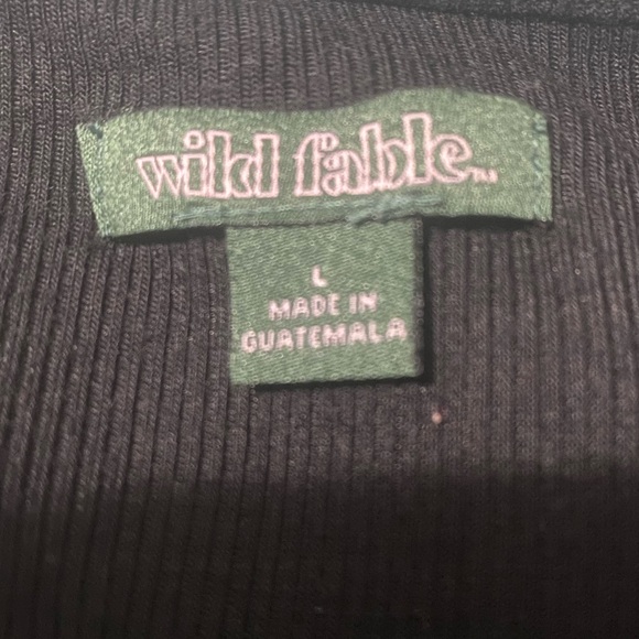 WILD FABLE • Black Daisy Embroidered Lettuce Hem Y2K Crop Top - Picture 3 of 5